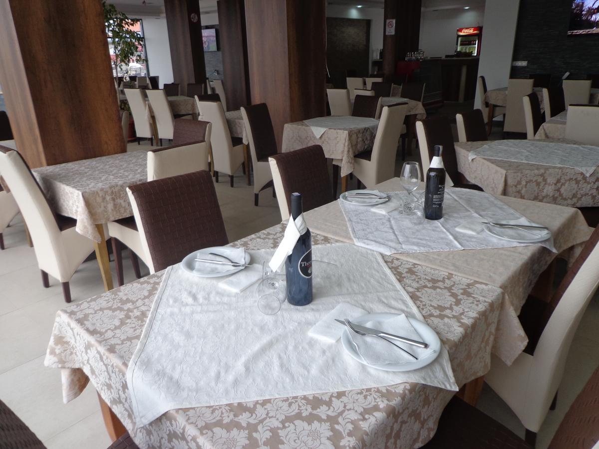 Hotel Rio Prishtinë Ngoại thất bức ảnh