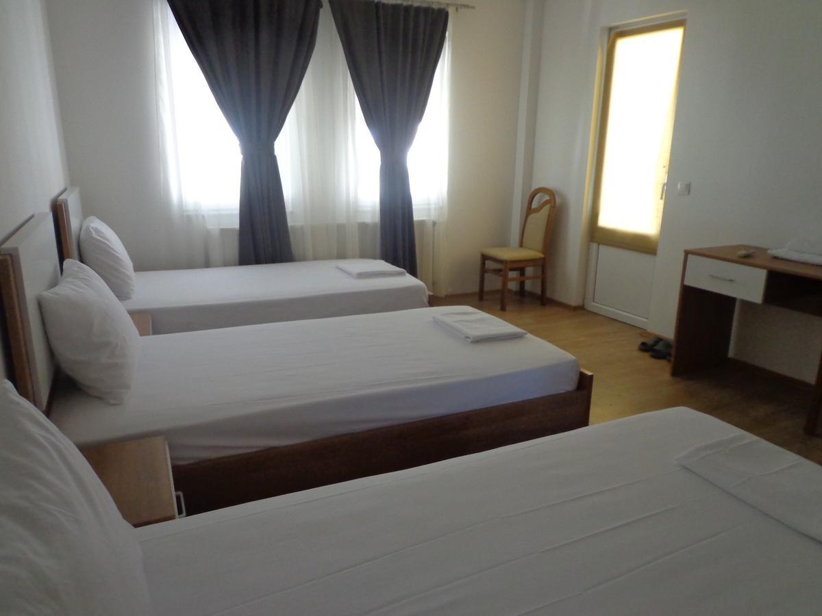 Hotel Rio Prishtinë Ngoại thất bức ảnh