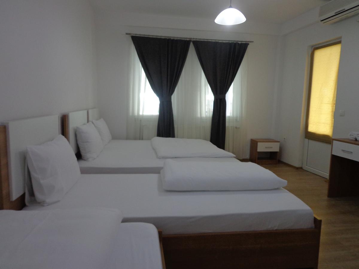 Hotel Rio Prishtinë Ngoại thất bức ảnh
